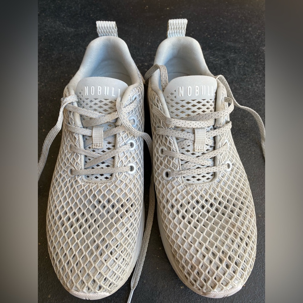 Light gray, NOBULL woman’s mesh runners